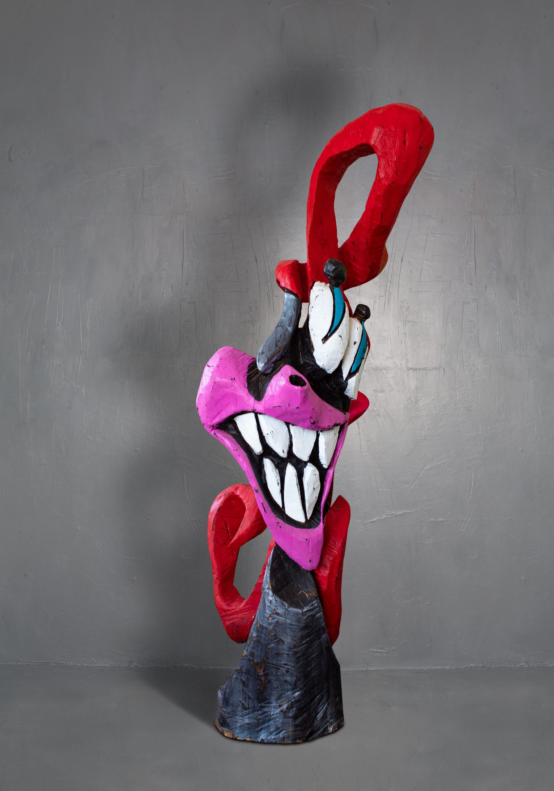 ARONALIA MIT DEM REGENWURMHAAR, GLÄNZT HEUTE WIEDER MIT EINER FRISUR WIE FRISCH AUS DER TUBE GEDRÜCKT. BLENDEND WEISSE ZÄHNE IN EINEM MAKELLOSEN PINKEN RAHMEN, REICHEN HEUTE EBEN NICHT MEHR UM ALS ZAHNGESUNDHEITS-PRINZESSIN BEI DEN WÜRTTEMBERGISCHEN PARADONTALPROPHYLAXETAGEN ZU REÜSSIEREN . DIE UNVERGLEICHLICHE ARONALIA IST EINE LIGA FÜR SICH!