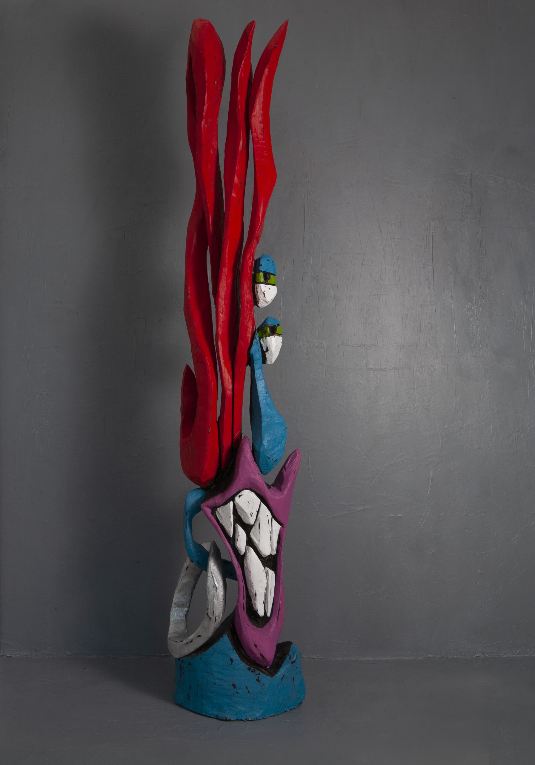 NEUES VON DER MESSE „COIFFEUR SANS PEUR“: CASSIOPEIA, DIE UN-ERSCHROCKENE MIT ABGESAUGTER RECHTER GEHIRNHÄLFTE. DAS SCHAFFT RAUM FÜR EINEN GEWAGTEN LOCKENSCHWUNG. DIE FACHWELT IST SICH EINIG: OH WEIA, CASSIOPEIA!!