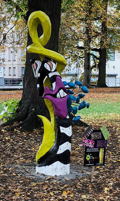 Vironica, die Corona-Scheuche