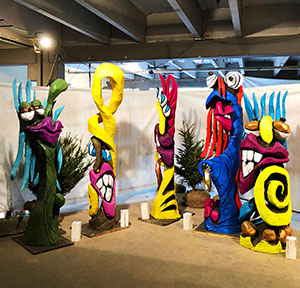 GILBERT BETON, NEIL DER JÜNGERE, CHINGACHGOOK, DER ZWEIFELNDE UWE UND ELVIRA ELHO HATTEN VIEL SPASS BEI DER HAKLEBUNT-AUSSTELLUNG