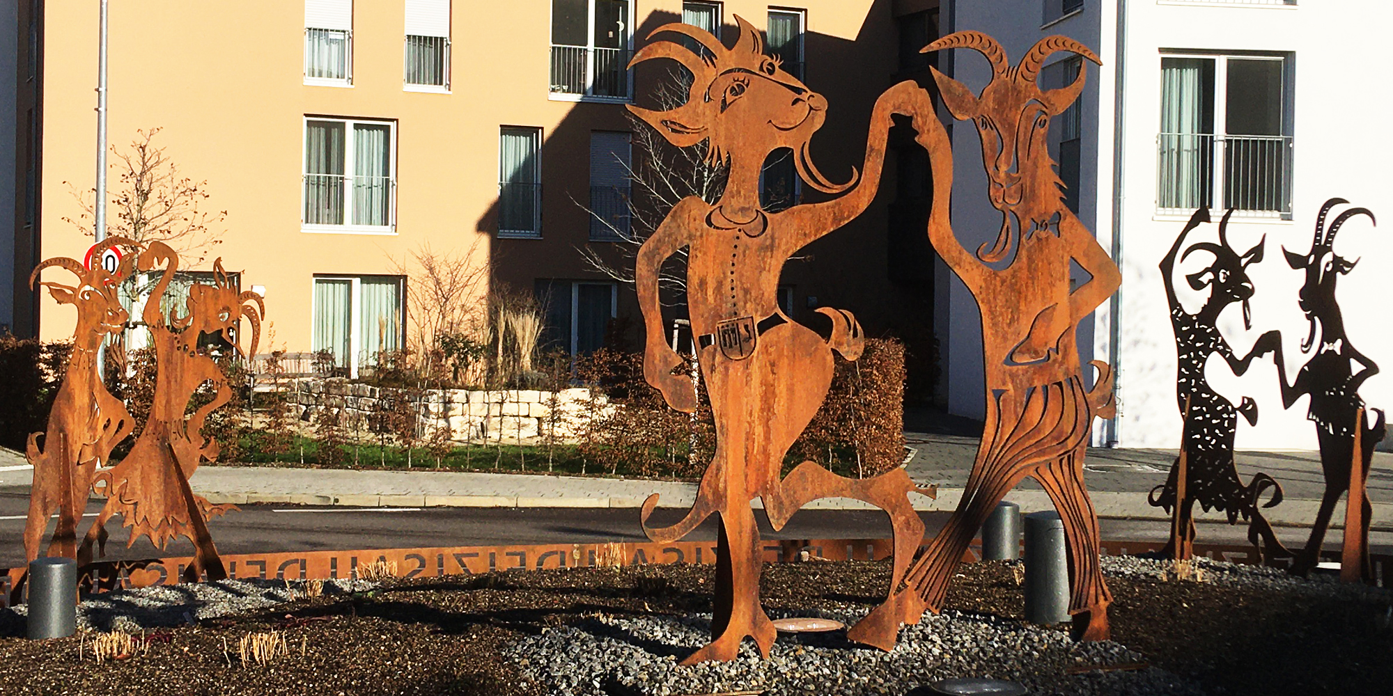 Tanzende Ziegen im Kreisverkehr Deizisau - Stahlskulpturen - Lasercut
